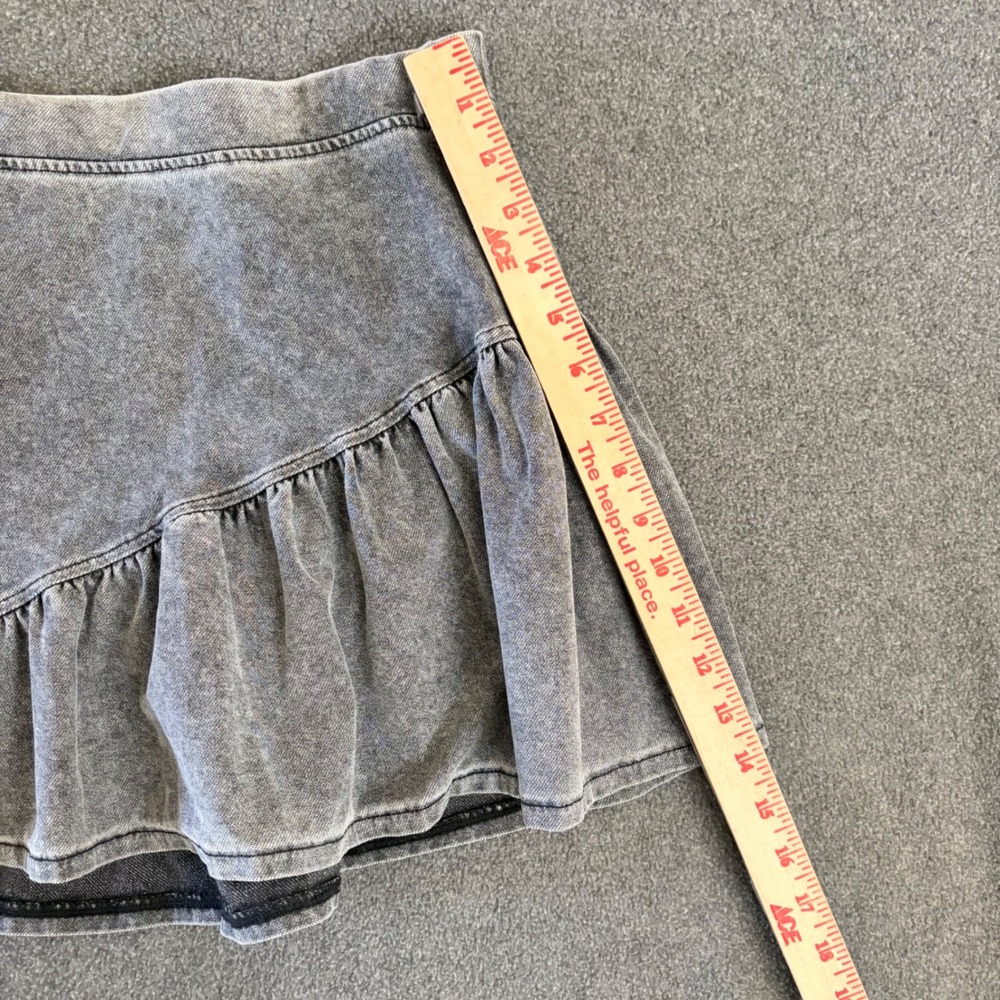 H&M Ruffle Hem Skirt Girls 8/10 Grey Excellent Acid Wash Asymmetrical Denim - Picture 4 of 8